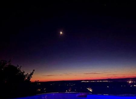 Bouc-Bel-Air Bed & Breakfast | Moulin Rouge Provençal Suite Premium avec jacuzzi extérieur