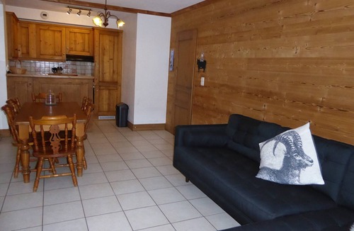 Bozel Apartment | Mountain Retreat with South-Facing Balcony, Near Lake and Ski Shuttle