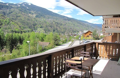 Bozel Apartment | Mountain Retreat with South-Facing Balcony, Near Lake and Ski Shuttle