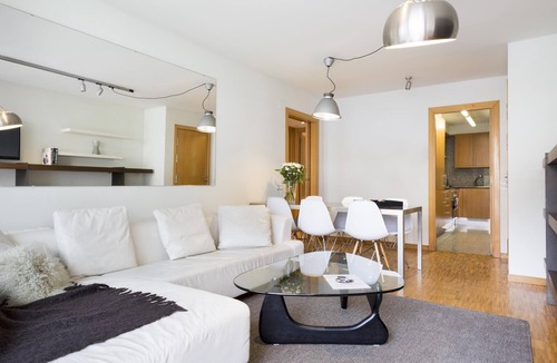 Sant Gervasi Apartment | My Space Barcelona: Apartment Building in Sarrià/Sant Gervasin