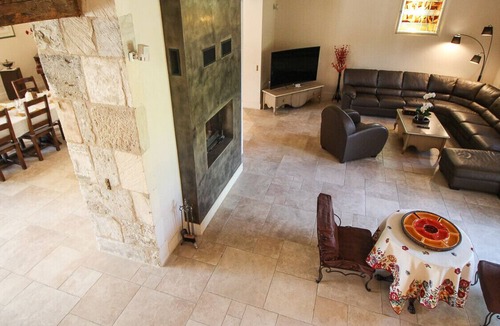 Saint-Etienne-du-Gres House | Near Saint-Rémy-de-Provence, air-conditioned farmhouse, heated pool