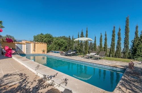 Inca Villa | NEW! Holiday House with huge pool just 15 min from the beach, Inca Mallorca