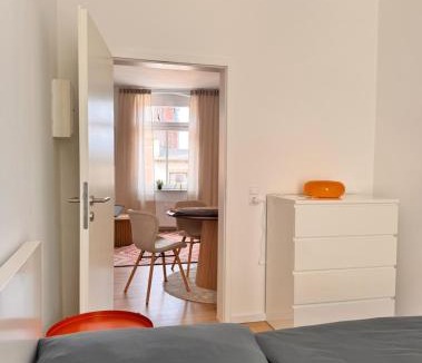 Magdeburg Apartment | NEW Premium Apartment - Familienfreundlich, Parkplatz & in Wassernähe