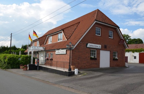 Krokau Apartment | Newly built holiday apartment in a modern country house style. 10 min cycle path to the beach