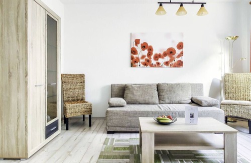 Langen b. Bremerhaven House | Nice coastal holiday home 150m to the sea