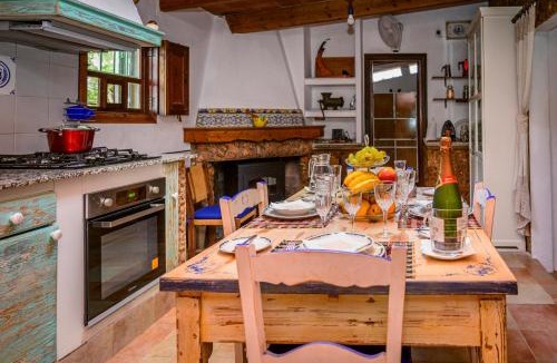 Santa Maria del Cami House | Nice Majorcan country house Sta Maria del Camí by Renthousing