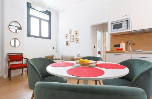San Vicente Apartment | Oasis in the heart of Seville - 2 BR apt with FREE PARKING