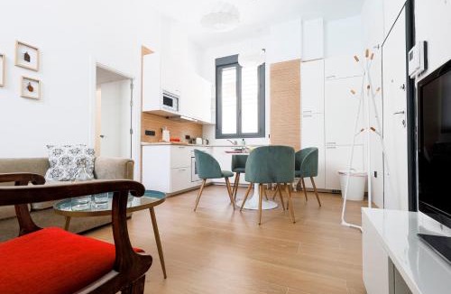 San Vicente Apartment | Oasis in the heart of Seville - 2 BR apt with FREE PARKING