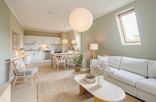 Altona-Nord Apartment | Old building apartment for up to 5 people "OPTI" in the Schanzenviertel - top floor