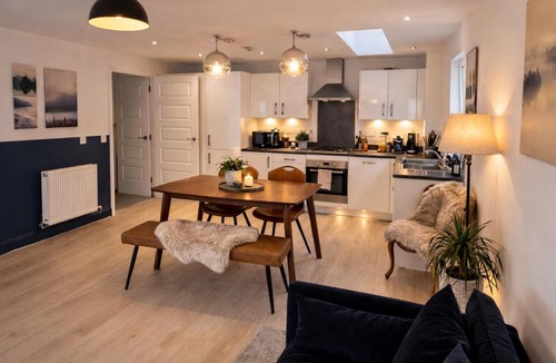 Trumpington Apartment | Olea Tree House with Free Parking close to Addenbrooke's