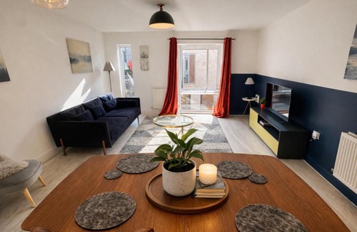Trumpington Apartment | Olea Tree House with Free Parking close to Addenbrooke's