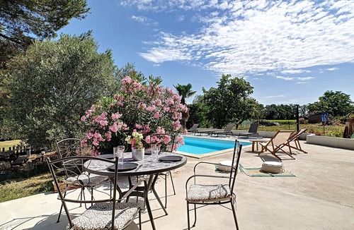 Villesequelande Apartment | On the banks of the Canal du Midi and 12 kms from Carcassonne