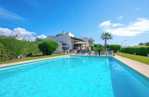 Porto Cristo Novo House | Only 200 meters to the fine sandy beach, 5x10m pool, great garden with lawn