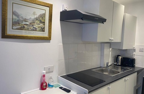 Coventry Apartment | Onsite Cosy Practical Studio - in a Quite Area