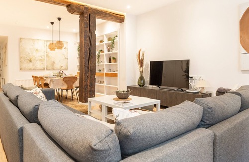 Bilbao Old Town Apartment | OT Residence 5 bed /4 bath in the heart of Old Town