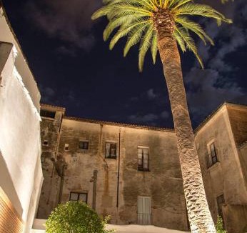 Santiago Apartment | Palacio Muñoz Chaves Cáceres