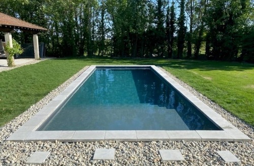 Les Vosserts House | Pebble house typical of the Drôme hills with jacuzzi
