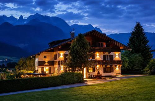 Pfarrwerfen House | Pension Sonneck