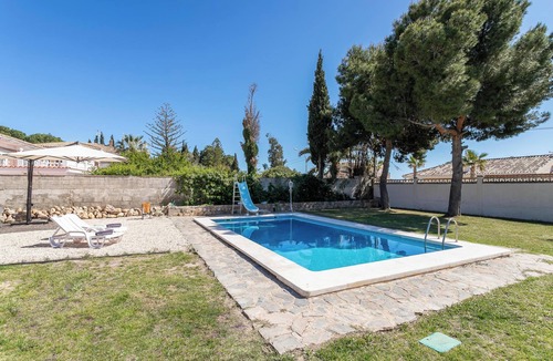 Hoya de los Patos Ski Chalet | Pet-Friendly Holiday Home 'Las Yucas rural house' with Mountain View & Wi-Fi
