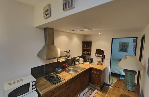 Poussan House | Petite Maisonnette Indépendante sur Terrain Ombrage Proximite Plage