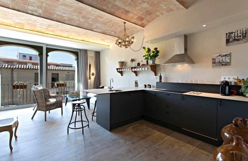 Olot Apartment | Picapedrer, with access to the indoor swimming poo