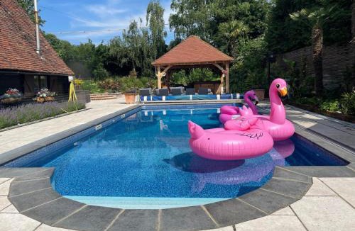 Sheldwich House | Plum Pudding Barn - private heated pool, hot tub & kids play area