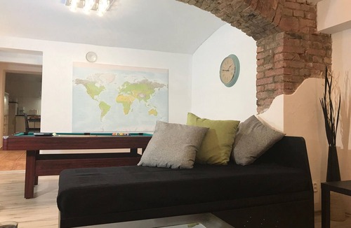 Vrsovice House | Prague group party apartment