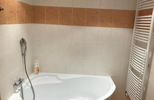 Vrsovice House | Prague group party apartment
