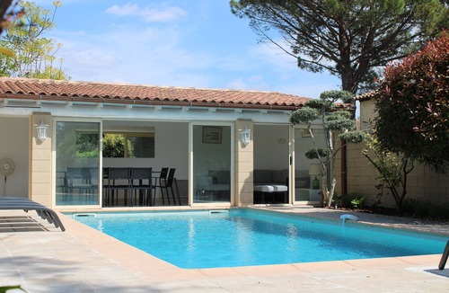 Molleges House | Pretty, comfortable house with poolhouse