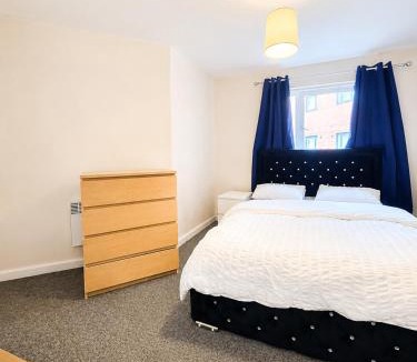 Wolverhampton House | Private Ensuite room in Wolverhampton city centre