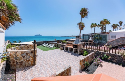 Corralejo Villa | Private, independent villa on the first line, terrace and tranquilityn