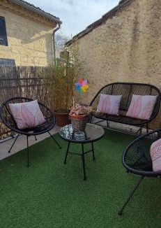 Collias Apartment | Proche d'Uzès la Terrasse du soleil levant