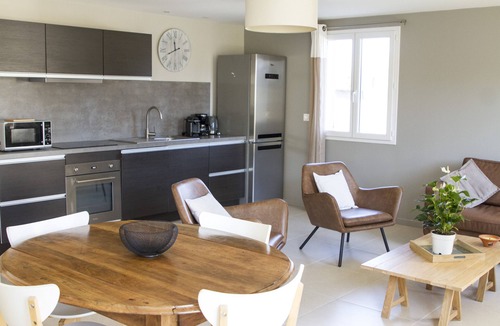 Avignon House | QUIET AIR-CONDITIONED GITE WITH 2 BEDROOMS AND THEIR PRIVATE BATHROOM