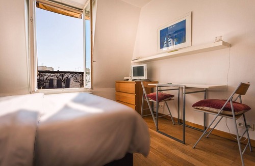 Faubourg-du-Roule Apartment | Quiet Steps Away from Champs Elysees A/C
