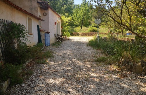 Trets House | Quiet studio in the countryside
