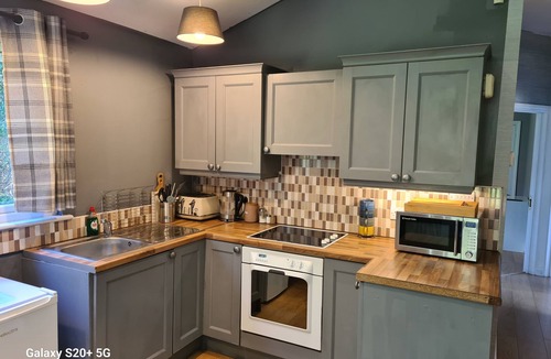 Padworth Ski Chalet | Reading private chalet with two acre gardens and lake