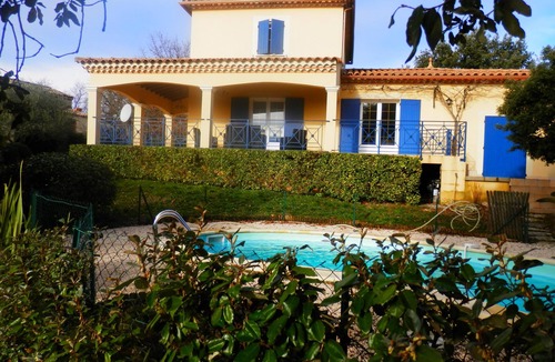 Boisset-et-Gaujac House | Recently built house in a wooded oaks, with pool.