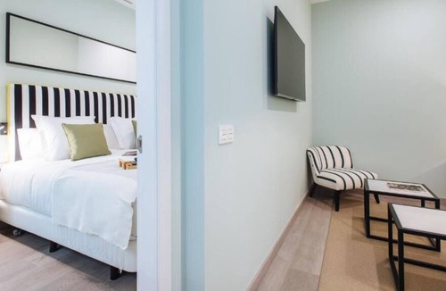 San Gil Apartment | Recreate Sensational Memories! 4 Alluring Units, few steps to Puente de Alamillo