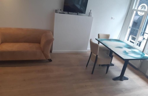 Red Light District Apartment | RED LIGHT DISTRICT COZY APARTMENT