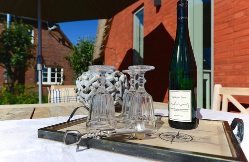 Midlum House | "Relaxation and adventure at Reethus Dörpsend: your perfect vacation!"