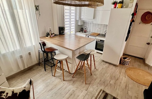 Le Mourillon Apartment | Renovated apartment, popular area of Toulon