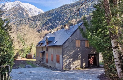 Aragnouet House | Renovated mountain gîte, close to ski slopes and hiking trails, sleeps 14 to 15