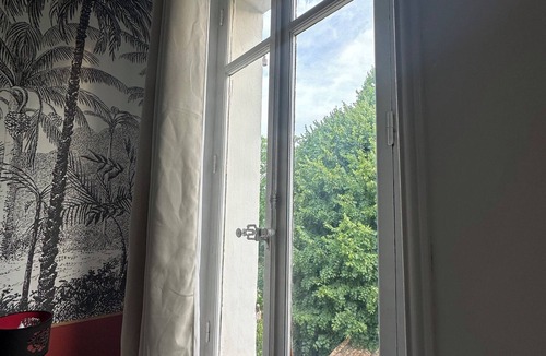 Est Bed & Breakfast | Renovated room a few steps from downtown Aix en Provence