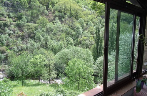 Juvinas House | Renovated sheepfold in the heart of nature, with large terrace and private beach access to the river.