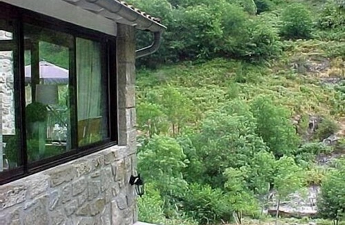 Juvinas House | Renovated sheepfold in the heart of nature, with large terrace and private beach access to the river.