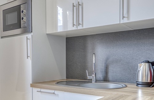 Bredannaz Apartment | Rive Bleu: Charming T2 with Shared Beach