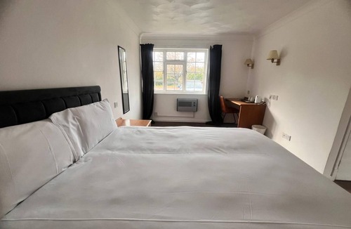 Rivenhall Hotel | Rivenhall End Hotel