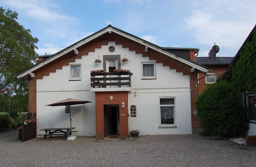 Sierksdorf Apartment | Room 8 with shower /WC on the upper floor - Baltic Sea view - Pension Pohnsdorfer Mühle guest rooms