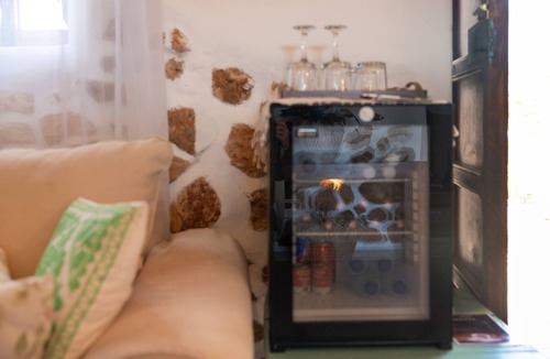Sant Carles de Peralta Apartment | Room 'Almendro' with Mountain View, Wi-Fi and Air Conditioning