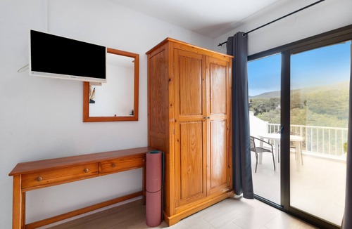 Es Figueral Beach Apartment | Room 'Doble - 3' with Mountain View, Wi-Fi and Air Conditioning